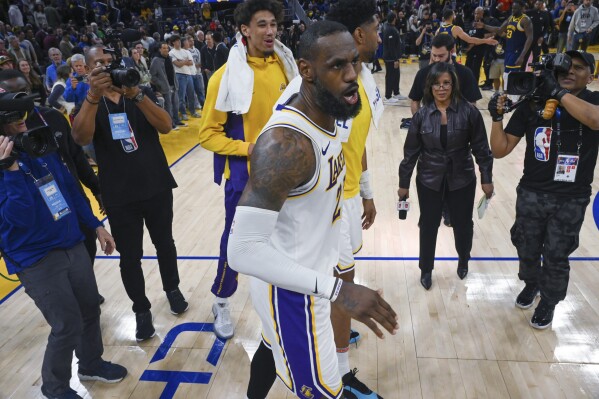 Lebron james hotsell shoes 218 lakers